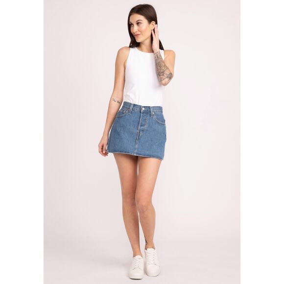 Levis icon denim skirt - size 32 - Picture 1 of 8